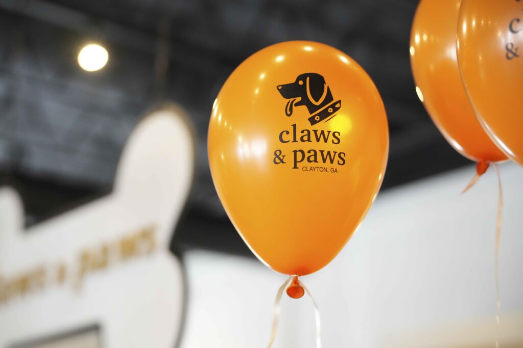 Claws and Paws Ramshackle eye-level balloons